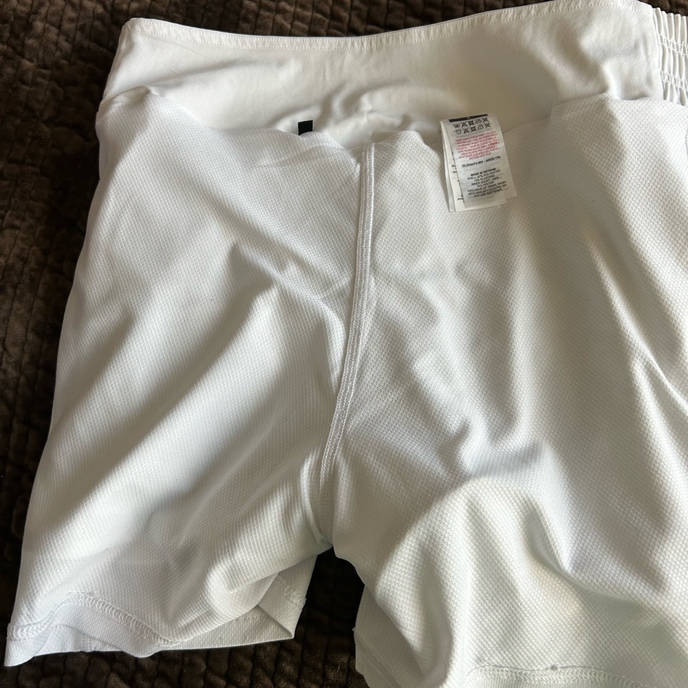 Gymshark Women's White Athletic Shorts - Picture 5 of 5